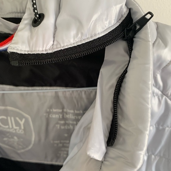 Sicily Clothing Co.-Quilted,-Lightweight -Silver -Quality Jacket-Hood Women’s XS - Picture 5 of 7
